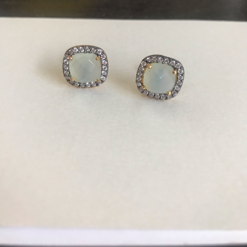 Square pierced earrings